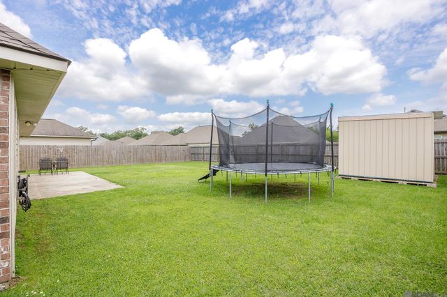 15679 Heartstone Dr, Prairieville, LA 70769