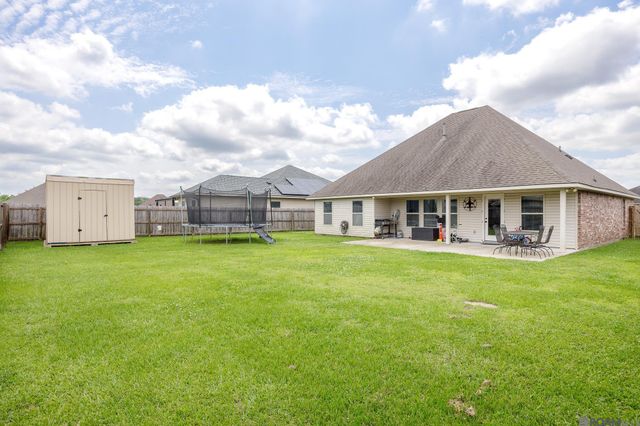 15679 Heartstone Dr, Prairieville, LA 70769