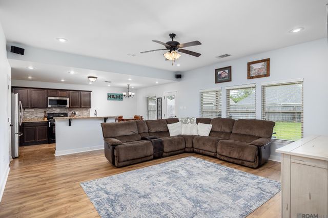 15679 Heartstone Dr, Prairieville, LA 70769