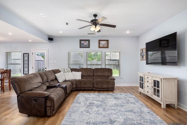 15679 Heartstone Dr, Prairieville, LA 70769
