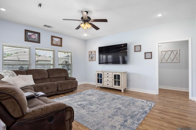 15679 Heartstone Dr, Prairieville, LA 70769