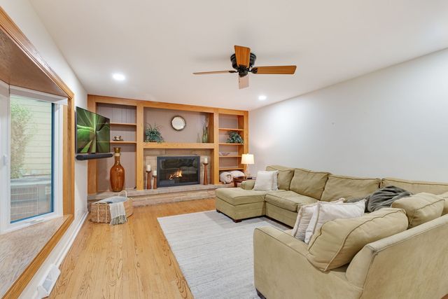1685 Dartmouth Lane, Deerfield, IL 60015