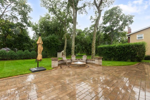 1685 Dartmouth Lane, Deerfield, IL 60015