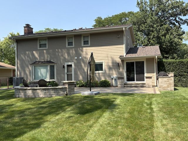 1685 Dartmouth Lane, Deerfield, IL 60015