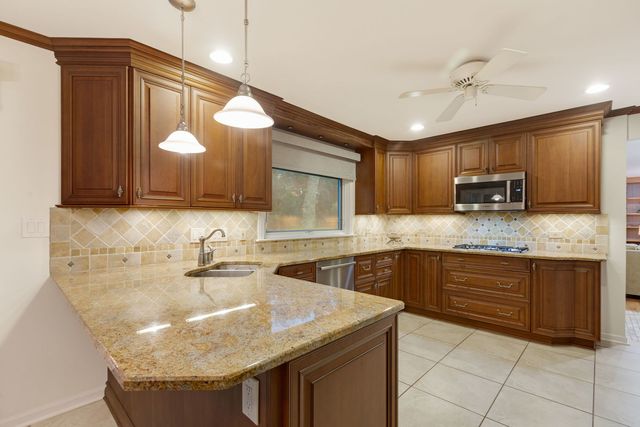 1685 Dartmouth Lane, Deerfield, IL 60015