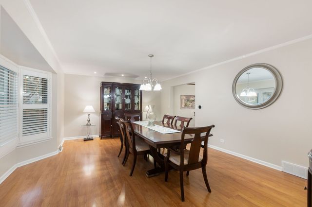 1685 Dartmouth Lane, Deerfield, IL 60015