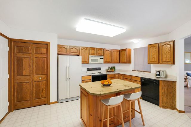 10849 Lexington Drive, Eden Prairie, MN 55344