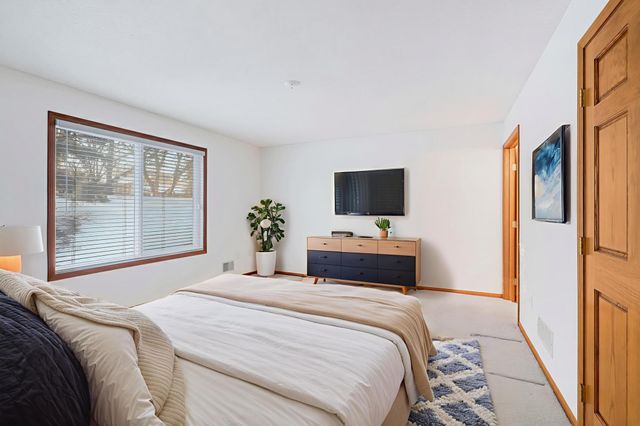 10849 Lexington Drive, Eden Prairie, MN 55344