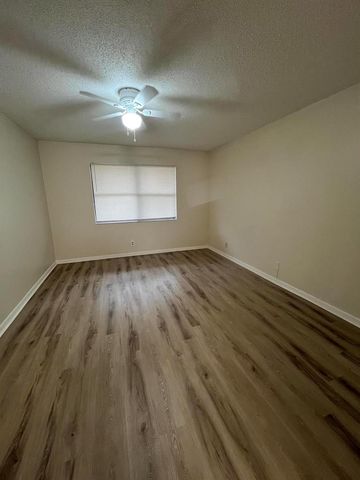 5975 Forest Hill Boulevard 201, West Palm Beach, FL 33415