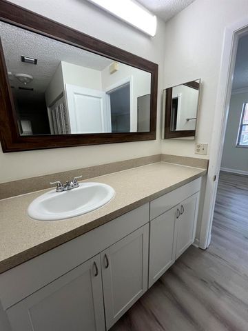 5975 Forest Hill Boulevard 201, West Palm Beach, FL 33415
