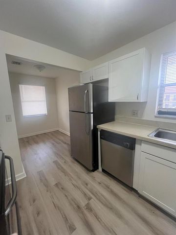 5975 Forest Hill Boulevard 201, West Palm Beach, FL 33415
