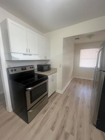 5975 Forest Hill Boulevard 201, West Palm Beach, FL 33415