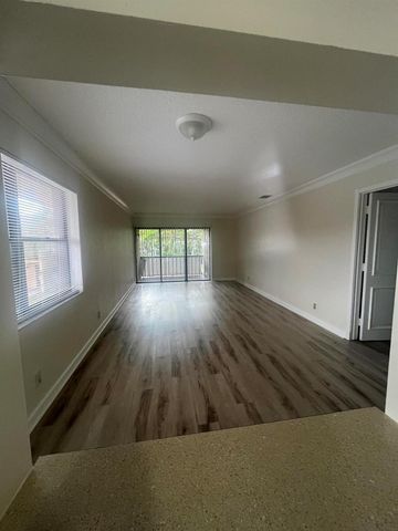 5975 Forest Hill Boulevard 201, West Palm Beach, FL 33415