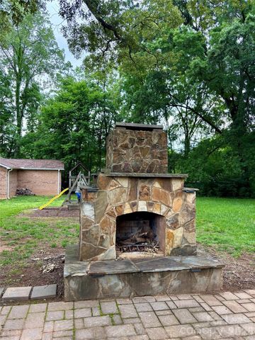 322 Patricia Avenue, Harrisburg, NC 28075