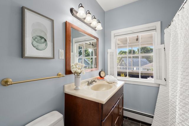 60 Guernsey St 6, Boston, MA 02131