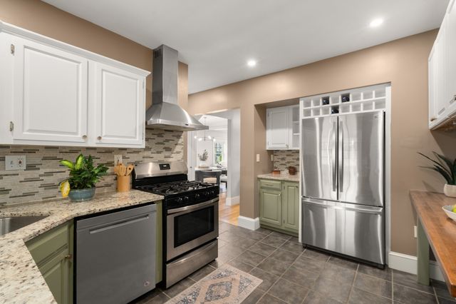 60 Guernsey St 6, Boston, MA 02131