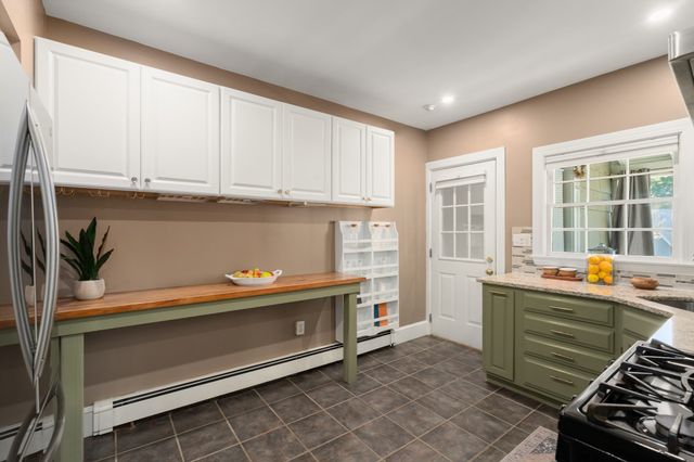 60 Guernsey St 6, Boston, MA 02131