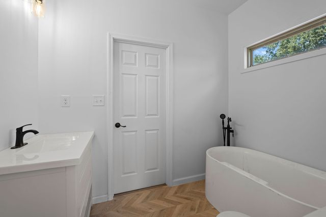 324 Fisherdale Dr, Decaturville, TN 38329