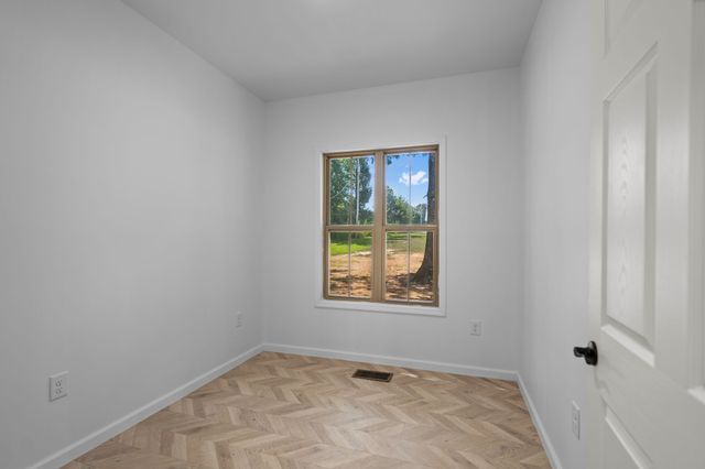 324 Fisherdale Dr, Decaturville, TN 38329