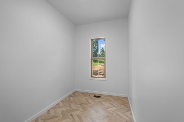 324 Fisherdale Dr, Decaturville, TN 38329