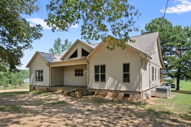 324 Fisherdale Dr, Decaturville, TN 38329