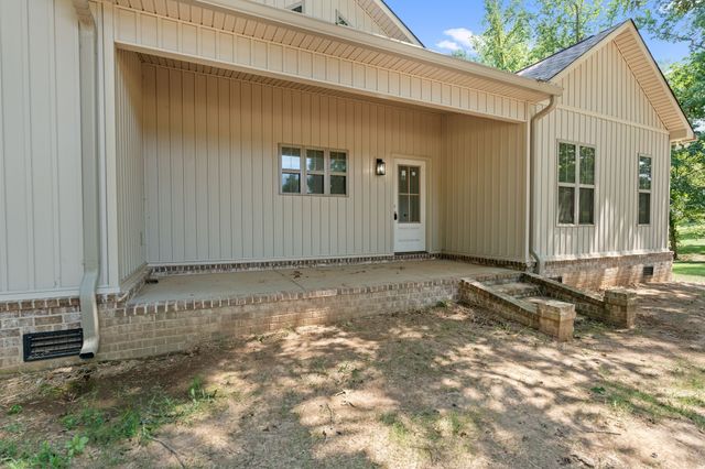 324 Fisherdale Dr, Decaturville, TN 38329