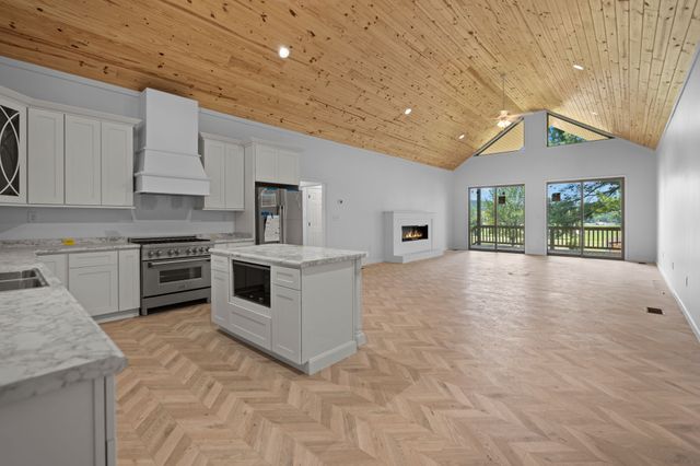 324 Fisherdale Dr, Decaturville, TN 38329