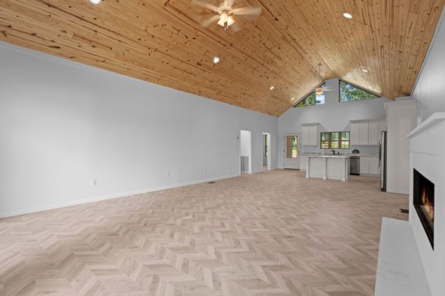 324 Fisherdale Dr, Decaturville, TN 38329