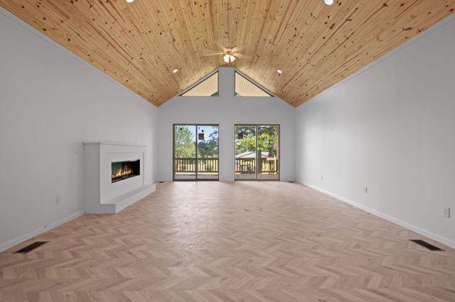 324 Fisherdale Dr, Decaturville, TN 38329