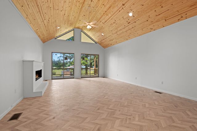 324 Fisherdale Dr, Decaturville, TN 38329