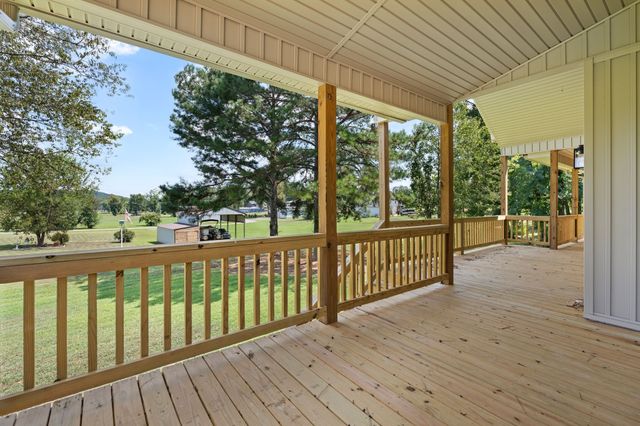 324 Fisherdale Dr, Decaturville, TN 38329