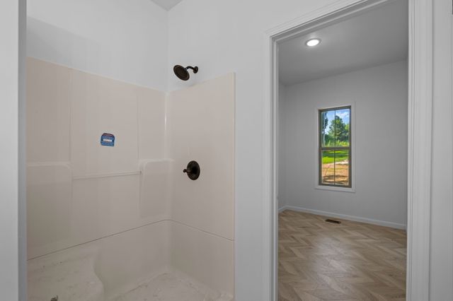 324 Fisherdale Dr, Decaturville, TN 38329