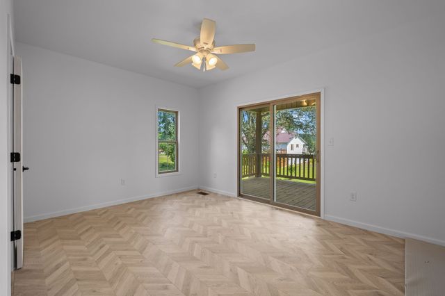 324 Fisherdale Dr, Decaturville, TN 38329