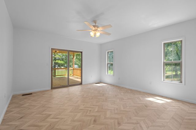 324 Fisherdale Dr, Decaturville, TN 38329