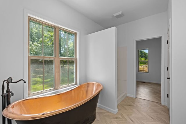 324 Fisherdale Dr, Decaturville, TN 38329