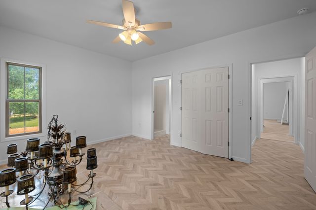 324 Fisherdale Dr, Decaturville, TN 38329