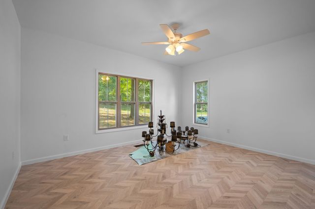 324 Fisherdale Dr, Decaturville, TN 38329