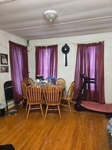 17 Spencer St, Springfield, MA 01118