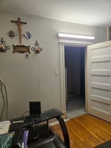 17 Spencer St, Springfield, MA 01118