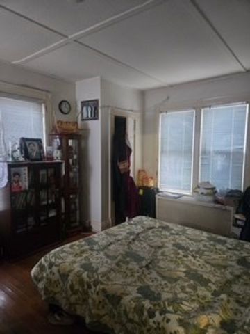 17 Spencer St, Springfield, MA 01118