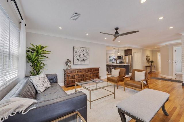 347 LING A MOR TERRACE S, St Petersburg, FL 33705