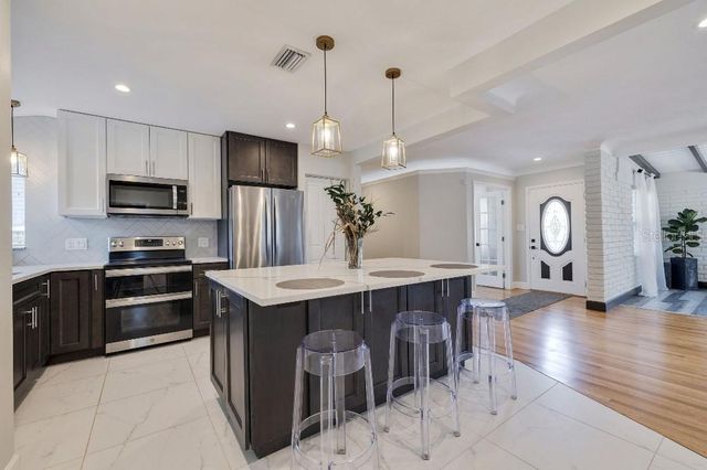 347 LING A MOR TERRACE S, St Petersburg, FL 33705
