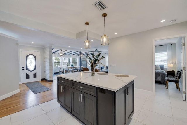 347 LING A MOR TERRACE S, St Petersburg, FL 33705