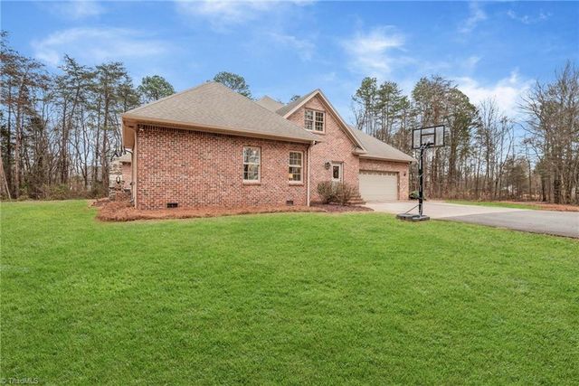 169 King Arthur Lane, Advance, NC 27006