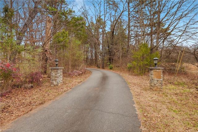 169 King Arthur Lane, Advance, NC 27006