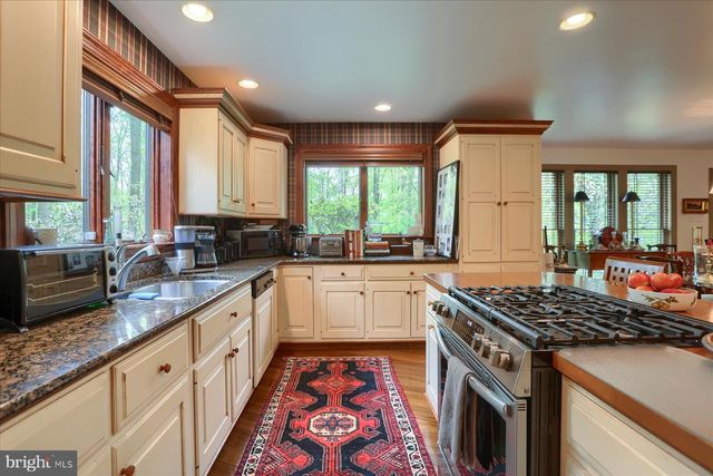 1575 PINE GROVE RD, Bethel, PA 19507