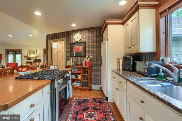 1575 PINE GROVE RD, Bethel, PA 19507