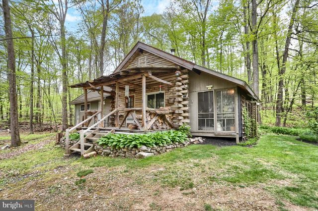 1575 PINE GROVE RD, Bethel, PA 19507