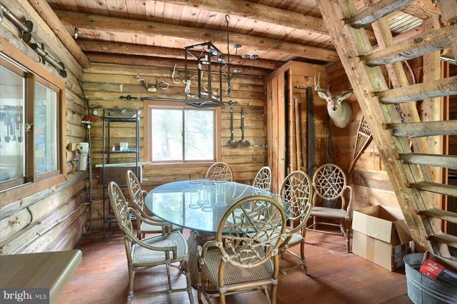 1575 PINE GROVE RD, Bethel, PA 19507