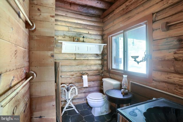 1575 PINE GROVE RD, Bethel, PA 19507